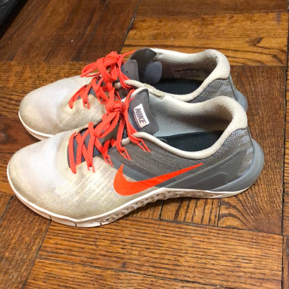 Nike Metcon 3 size 8 orange/grey/white
